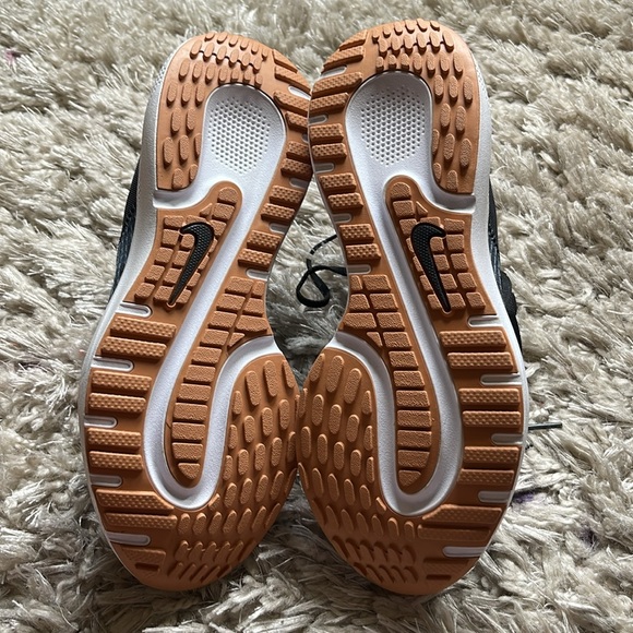 Women's React Escape Run Shoe - Picture 10 of 10